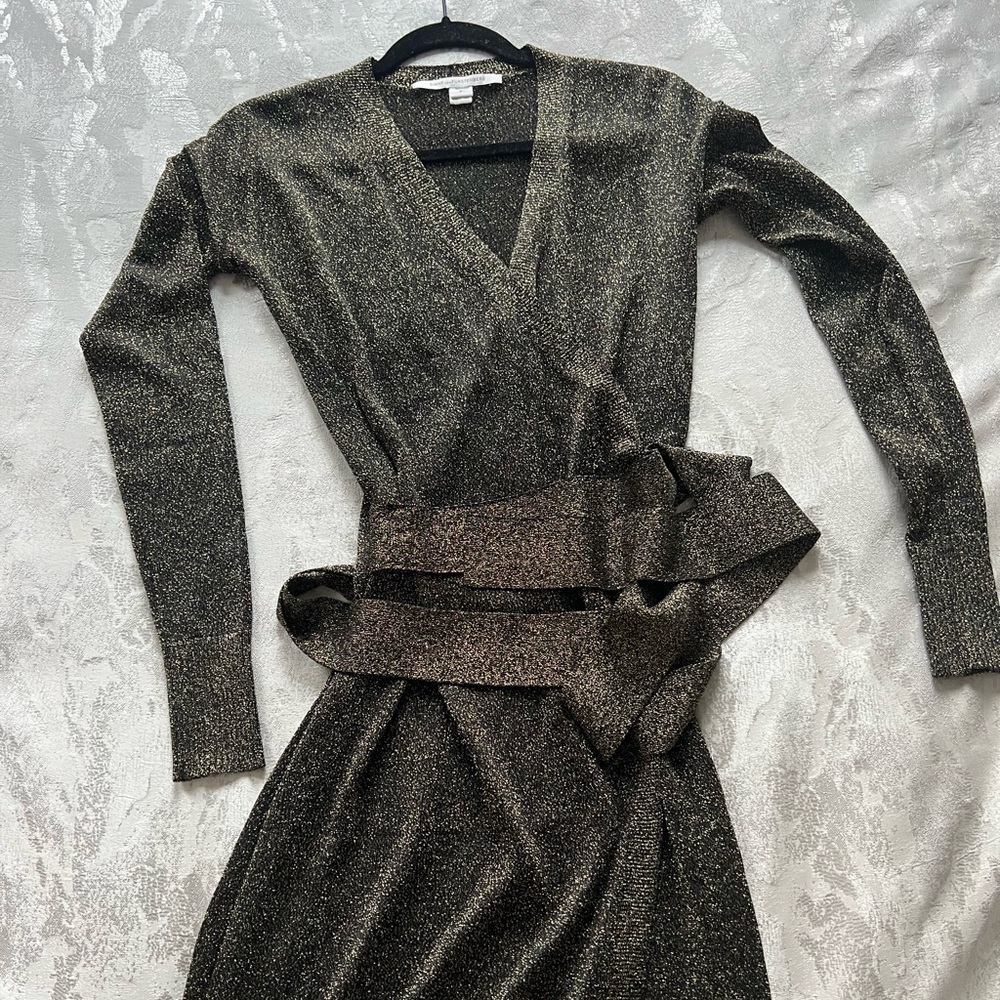 Metallic Black and gold DVF long sleeve wrap dress size Petite (similar to 0/2)